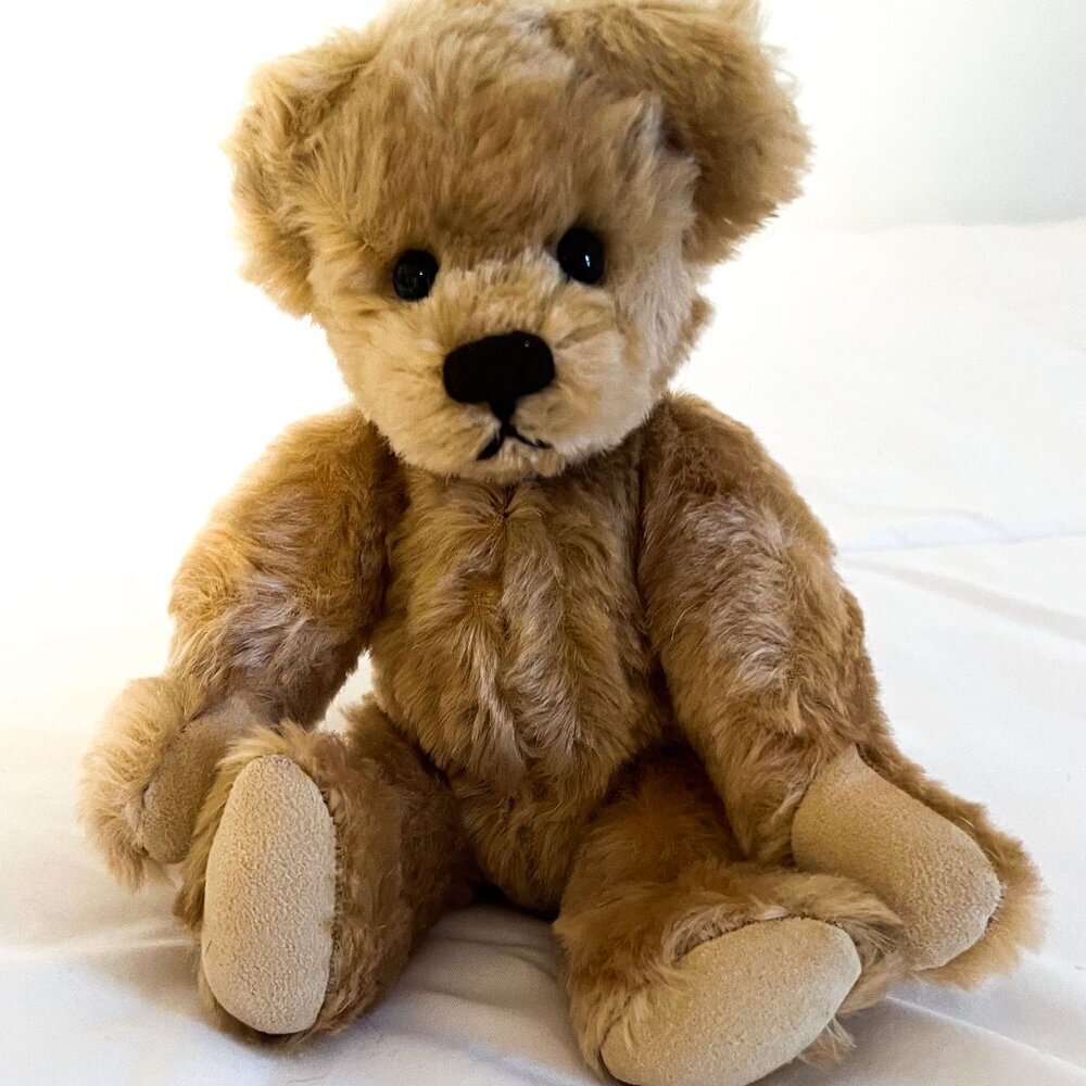 Donna Hodges Original Mohair Teddy Bear and Christmas outfit - Picture 6 of 12
